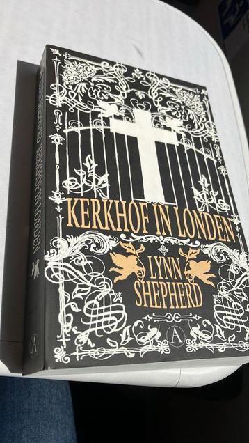 Lynn Shepherd - Kerkhof in Londen beschikbaar voor biedingen