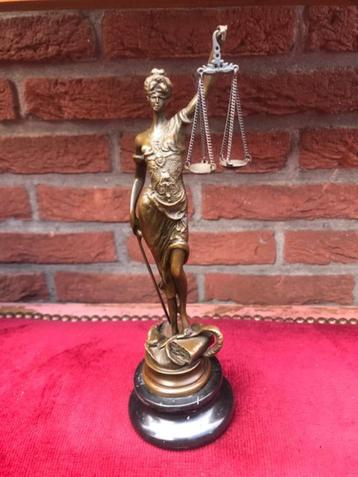 bronzen kwaliteitsbeeldje, VROUWE JUSTITIA, 24 cm hoog beschikbaar voor biedingen