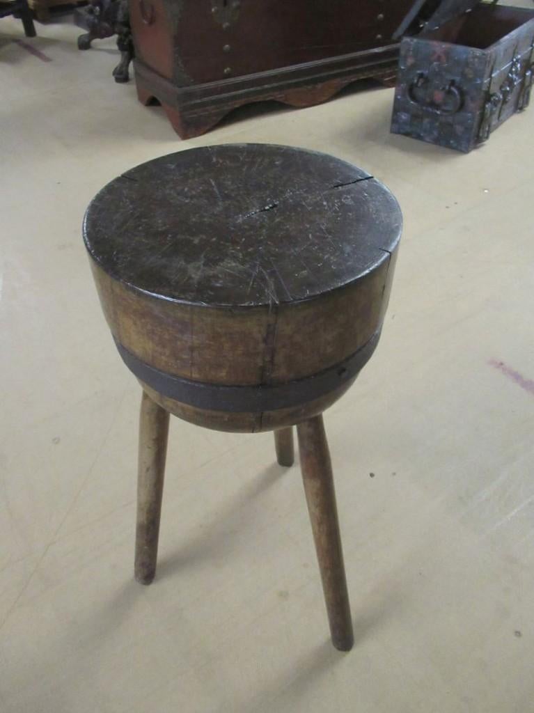 Oer 11732 ANTIEK 18e eeuws rond hakblok, Ophalen