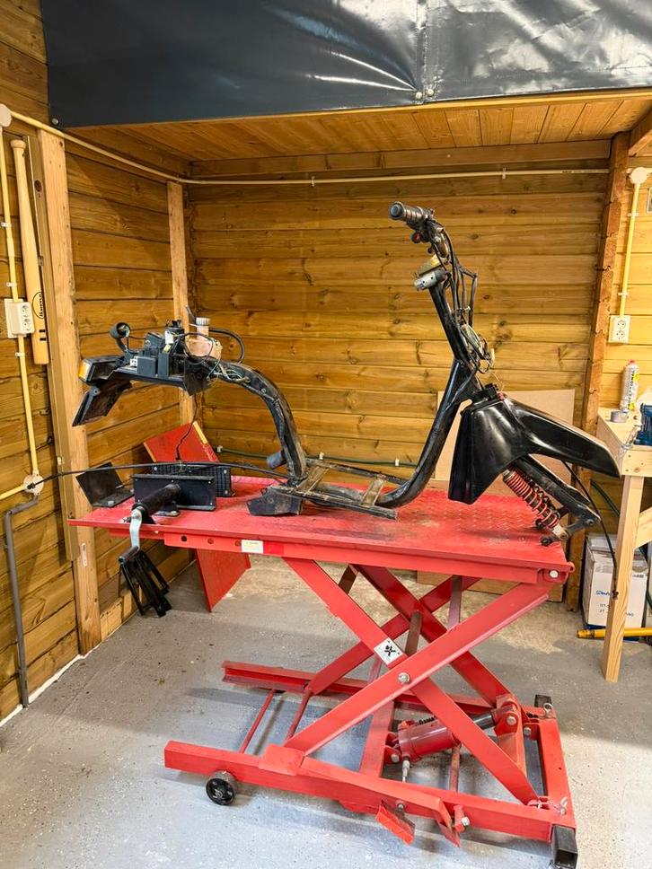 Peugeot rapido frame met kenteken, Fietsen en Brommers, Brommeronderdelen | Scooters, Gebruikt, Peugeot, Frame, Ophalen