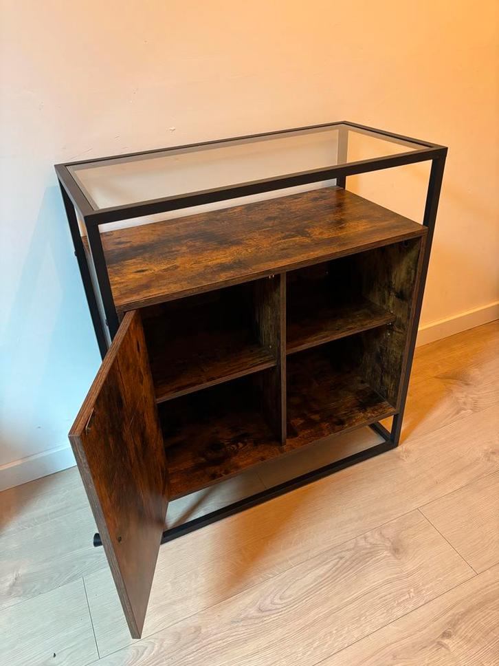 Industrieel kastje met glazen bovenkant, Huis en Inrichting, Kasten | Overige, Zo goed als nieuw, Ophalen