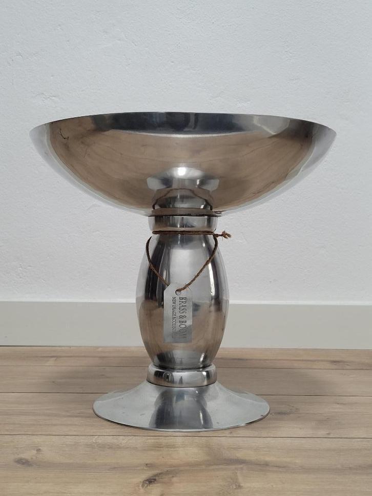 Zilverkleurige ( kerst ) schaal op voet Brass & Boom, Huis en Inrichting, Woonaccessoires | Schalen en Manden, Zo goed als nieuw