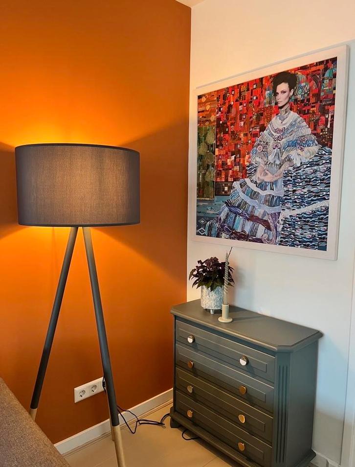 Hip houten kastje met 4 lades, Huis en Inrichting, Lampen | Vloerlampen, Zo goed als nieuw, Minder dan 100 cm, Hout, Ophalen