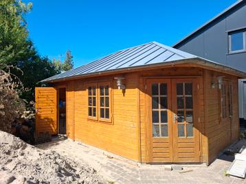 Groot tuinhuis met zinken dak,dakgoten en dubbelglas beschikbaar voor biedingen