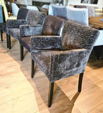 Set 4 eetkamerstoel van €1879 nu voor € 459,-, beschikbaar voor biedingen