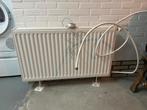 Vrijwel witte nieuwe radiator met thermostaat, Ophalen, 30 tot 80 cm, Radiator, Zo goed als nieuw