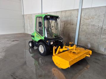 Lm trac met veegmachine beschikbaar voor biedingen