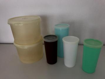 Tupperware 2 dozen en 4 bekers. beschikbaar voor biedingen