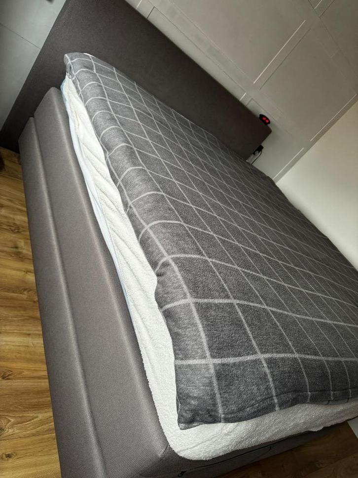 Boxspring swiss sense grijs, Huis en Inrichting, Slaapkamer | Boxsprings, Zo goed als nieuw, 180 cm, 210 cm, Tweepersoons, Grijs