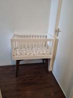 Wiegje kidsmill sixties wit met walnoot hout zgan, Kinderen en Baby's, Babywiegjes en Ledikanten, Ophalen, Zo goed als nieuw, Wieg
