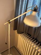 Nieuwe Witte Ikea Staande Lamp, Huis en Inrichting, Lampen | Vloerlampen, Ophalen, Nieuw, Metaal, 100 tot 150 cm