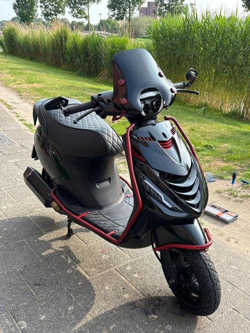 Piaggo zip 4t, Fietsen en Brommers, Scooters | Piaggio, Gebruikt, Zip, Maximaal 45 km/u, Benzine, Ophalen
