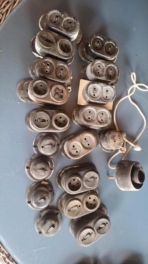 Vintage Bakeliet Stopcontacten & Schakelaars, Doe-het-zelf en Verbouw, Elektra en Kabels, Gebruikt, Stopcontact, Ophalen of Verzenden