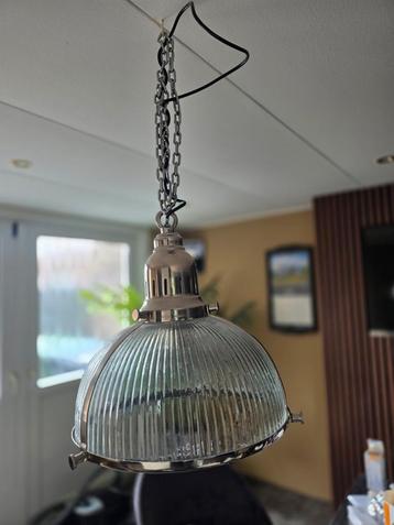 Twee mooie hanglampen voor boven de eettafel beschikbaar voor biedingen