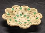 Vintage opengewerkte schaal met groene bloemetjes, Ophalen of Verzenden