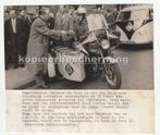 Vertrek wegenwacht Marinus de Veer A.N.W.B. Den Haag 1954, Gebruikt, Verzenden, Foto, 1940 tot 1960