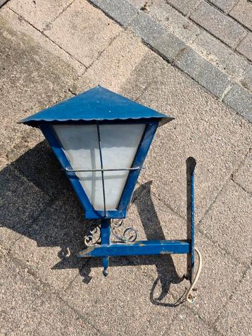 Klassiek model smeedijzeren vintage buitenlamp, opknapper beschikbaar voor biedingen