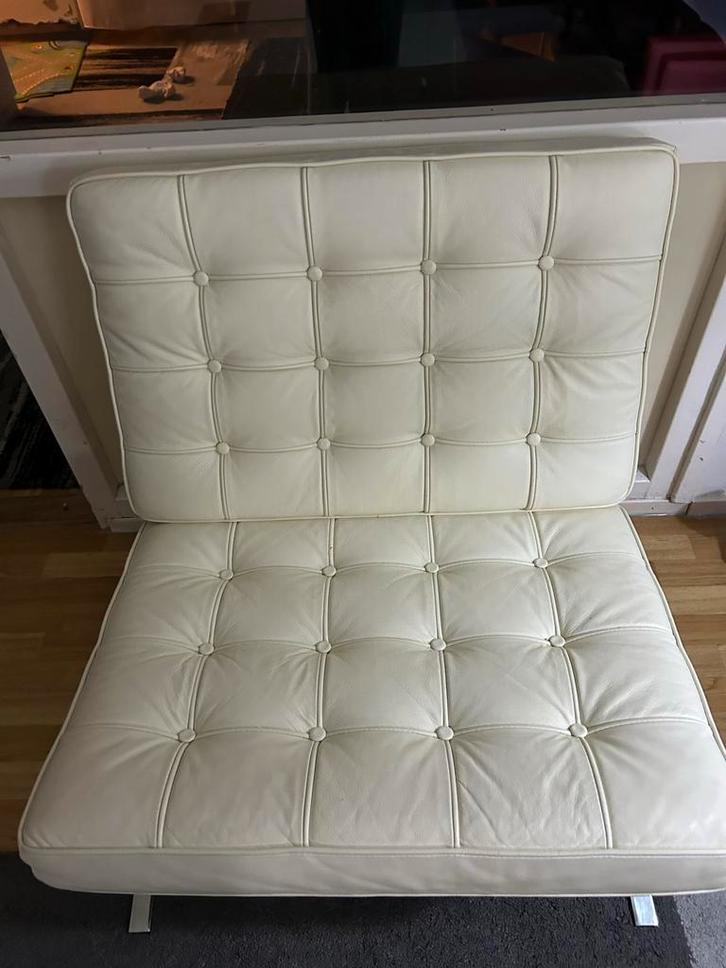 Witte Barcelona Stoel - Design Klassieker, Huis en Inrichting, Stoelen, Zo goed als nieuw, Eén, Metaal, Wit, Ophalen of Verzenden