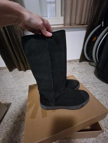 Uggs schoenen maat 37  zo goed als nieuw  beschikbaar voor biedingen
