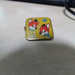 2 bijzondere button/pin Fix Fox geel 1961 zeldzaam en Gaunt, Verzenden, Zo goed als nieuw, Overige onderwerpen
