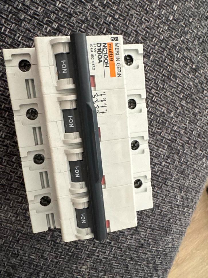 Merlin Gerin automaat zekering 100A, Doe-het-zelf en Verbouw, Elektra en Kabels, Gebruikt, Schakelaar, Verzenden