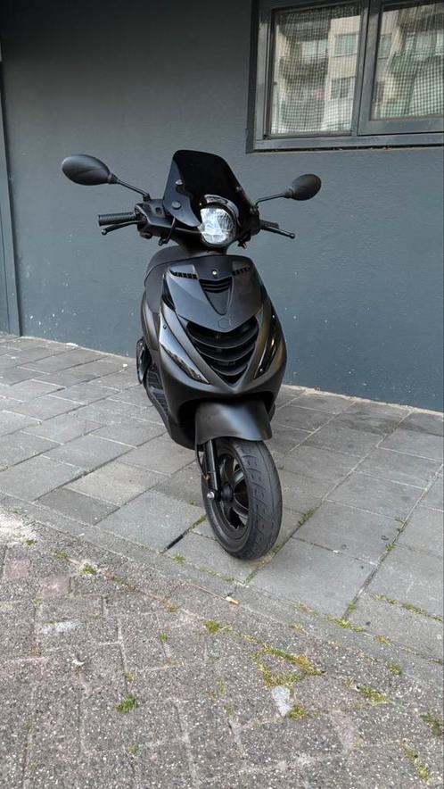 Piaggio Zip, Fietsen en Brommers, Scooters | Piaggio, Zo goed als nieuw, Zip, Maximaal 45 km/u, Benzine, Ophalen