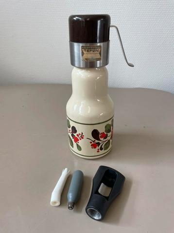 Vintage slagroomspuit beschikbaar voor biedingen