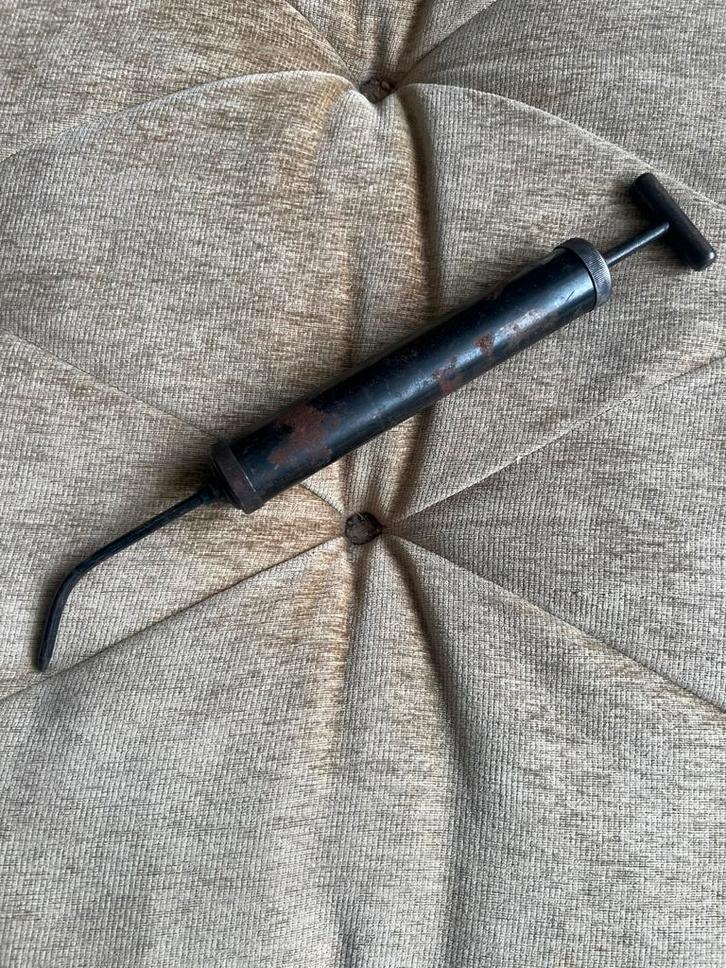 Antieke Vetspuit / Oliepomp., Antiek en Kunst, Antiek | Gereedschap en Instrumenten, Ophalen of Verzenden