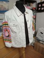 spijkerjas met gehaakte mouwen, Hobby en Vrije tijd, Breien en Haken, Ophalen of Verzenden, Zo goed als nieuw, Haken, Patroon of Boek