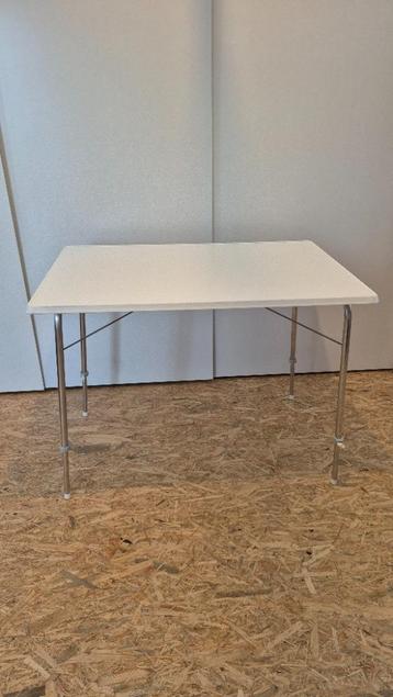 Campingtafel beschikbaar voor biedingen