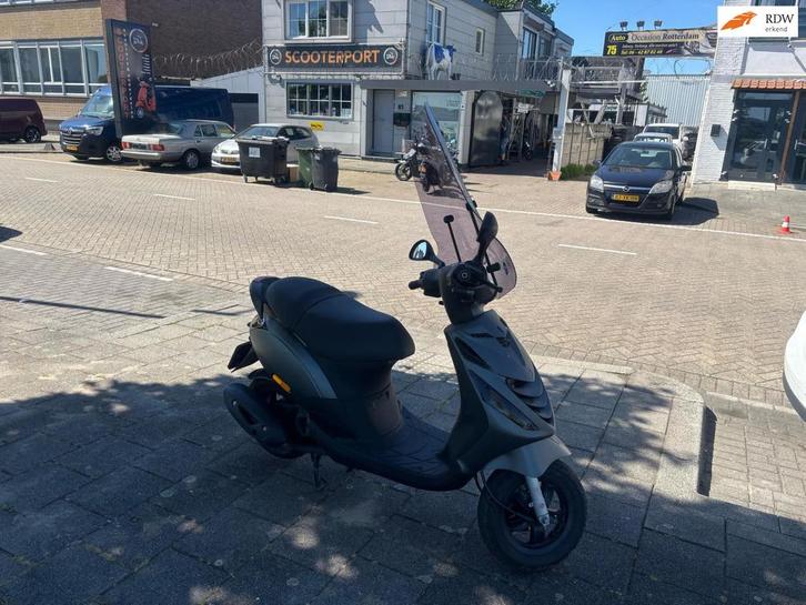 Piaggio Snorscooter Zip, Fietsen en Brommers, Snorfietsen en Snorscooters, Gebruikt, Piaggio, Benzine