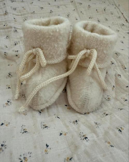 Slofjes unisex wolfleece Engel Natur maat 1 0-6maanden, Kinderen en Baby's, Babykleding | Schoentjes en Sokjes, Zo goed als nieuw