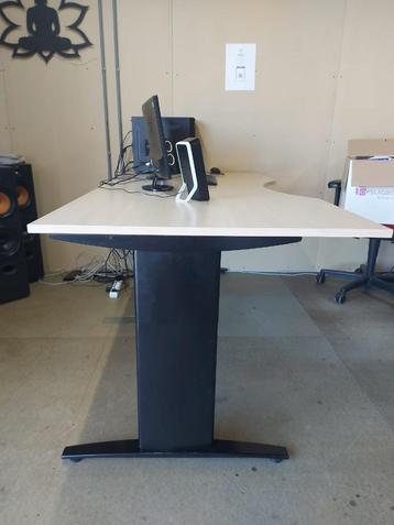 Bureau 200x100cm beschikbaar voor biedingen