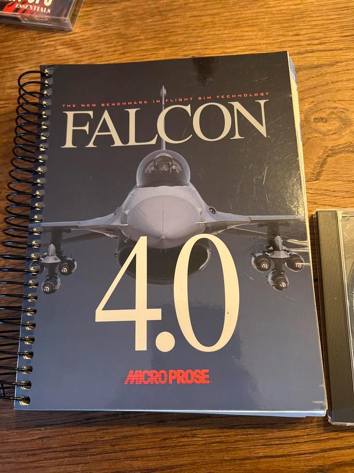Falcon 4.0 + Boek - Complete Flight Sim Klassieker!, Spelcomputers en Games, Games | Pc, Gebruikt, Simulatie, 1 speler, Vanaf 12 jaar