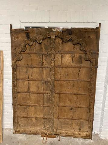 Robuuste oude deuren uit India 