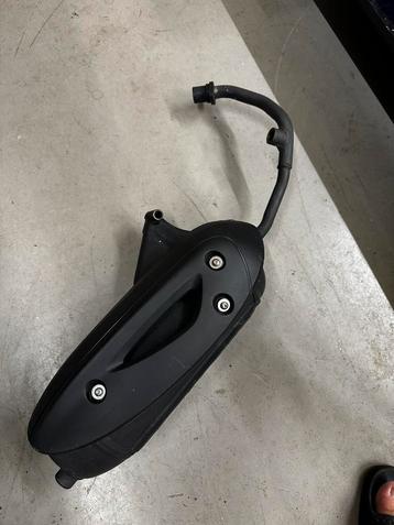 Piaggio zip 2000  4takt 3V E4 uitlaat, zo goed als nieuw beschikbaar voor biedingen