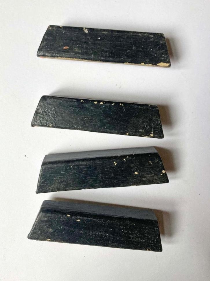 Vier eiken zwart gelakte grepen voor bureaulades , Antiek en Kunst, Curiosa en Brocante, Ophalen of Verzenden