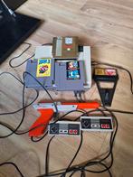 Nintendo NES met spellen, Ophalen, Zo goed als nieuw, Met 2 controllers