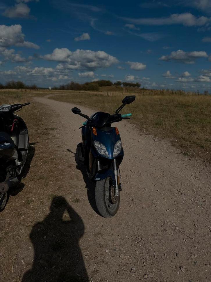 Aprilia sportcity 80cc tekoop/teruil lees beschrijving, Fietsen en Brommers, Scooters | Aprilia, Gebruikt, Overige modellen, Maximaal 25 km/u