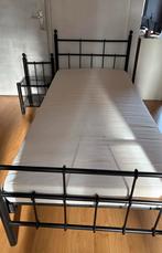 Zwart metalen bed met nachttafeltje MOET NU WEG⚠️, Ophalen, Gebruikt, 90 cm, Eenpersoons