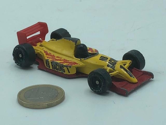 Formula 1 Geel met Rood, Matchbox, Hobby en Vrije tijd, Modelauto's | Overige schalen, Gebruikt, Auto, Ophalen of Verzenden