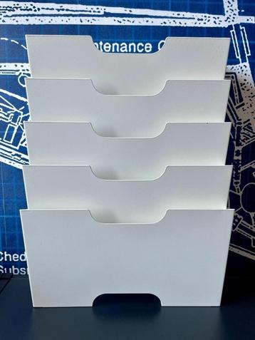 Wandrek voor papieren en tijdschriften beschikbaar voor biedingen