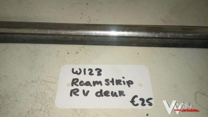 Mercedes w123 raamstrip chroom rechtse voordeur, Auto-onderdelen, Carrosserie en Plaatwerk, Gebruikt, Ophalen of Verzenden
