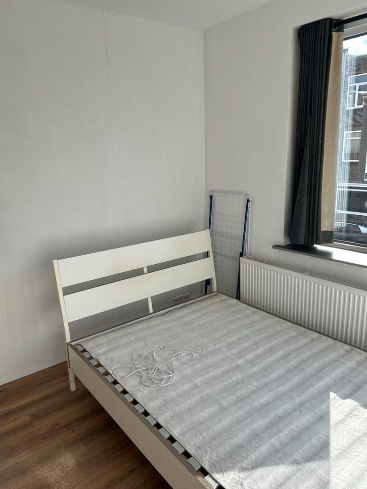 Gratis Ikea bedframe - zaterdag af te halen!, Huis en Inrichting, Slaapkamer | Bedden, Gebruikt, Tweepersoons, 140 cm, 200 cm