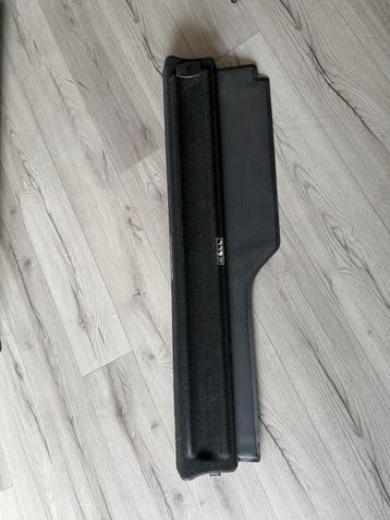 Land Rover Defender Bagagerolhoes beschikbaar voor biedingen