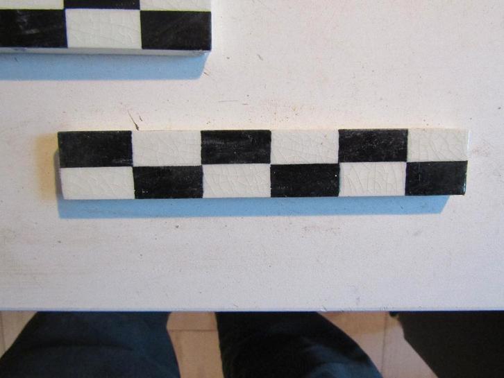 20 antieke randtegeltjes zwartwit geblokt, Antiek en Kunst, Antiek | Wandborden en Tegels, Ophalen of Verzenden