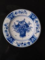 Sierbordje van plateelbakkerij RAM uit Arnhem., Antiek en Kunst, Ophalen of Verzenden