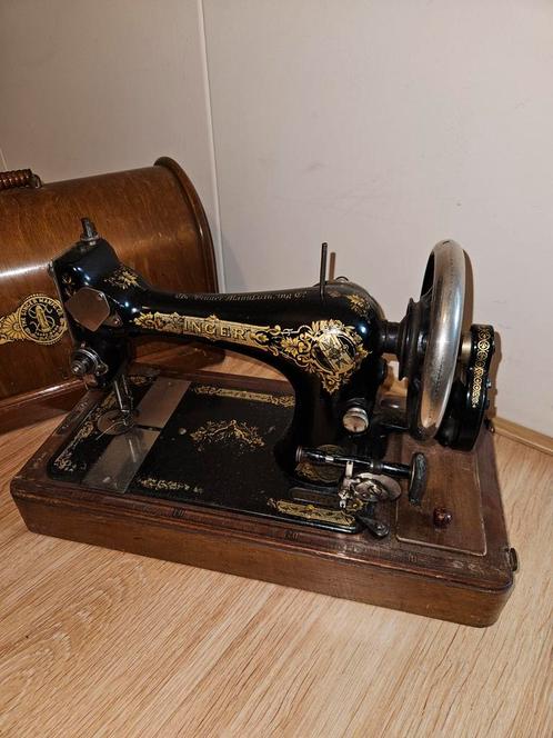 Antieke Singer Naaimachine met Houten Koffer, Antiek en Kunst, Antiek | Naaimachines, Ophalen of Verzenden