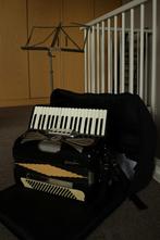 accordeon 80 bassen in vrij goede staat., Muziek en Instrumenten, Accordeons, Gebruikt, 80-bas, Toetsaccordeon, Met riemen