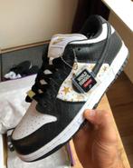 Nike SB Dunk Low Supreme Stars Black EU43, Zwart, Nieuw, Ophalen of Verzenden, Sneakers of Gympen
